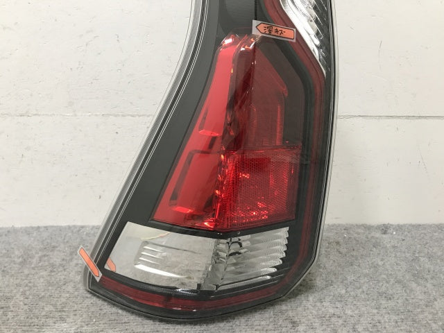 セレナ ハイウェイスター/S/X/G C27/GC27/GFC27/GNC27/GFNC27 純正 前期 左 テールランプ/ライト/レンズ LED KOITO 220-23719 日産(136464)