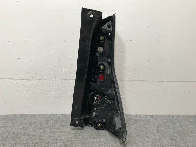 セレナ ハイウェイスター/S/X/G C27/GC27/GFC27/GNC27/GFNC27 純正 前期 左 テールランプ/ライト/レンズ LED KOITO 220-23719 日産(136464)