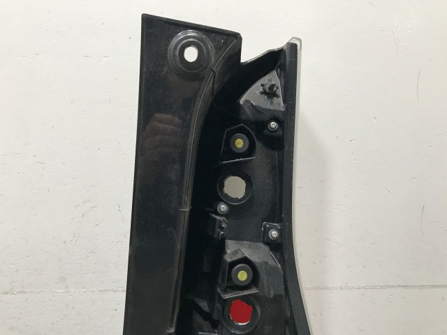 セレナ ハイウェイスター/S/X/G C27/GC27/GFC27/GNC27/GFNC27 純正 前期 左 テールランプ/ライト/レンズ LED KOITO 220-23719 日産(136464)