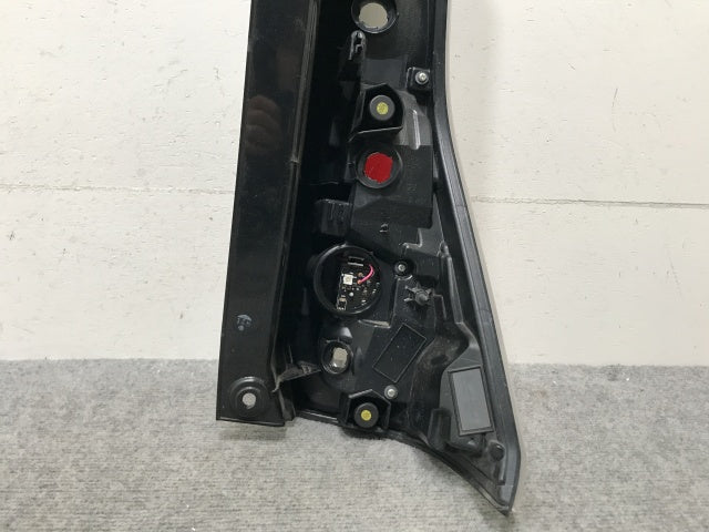 セレナ ハイウェイスター/S/X/G C27/GC27/GFC27/GNC27/GFNC27 純正 前期 左 テールランプ/ライト/レンズ LED KOITO 220-23719 日産(136464)
