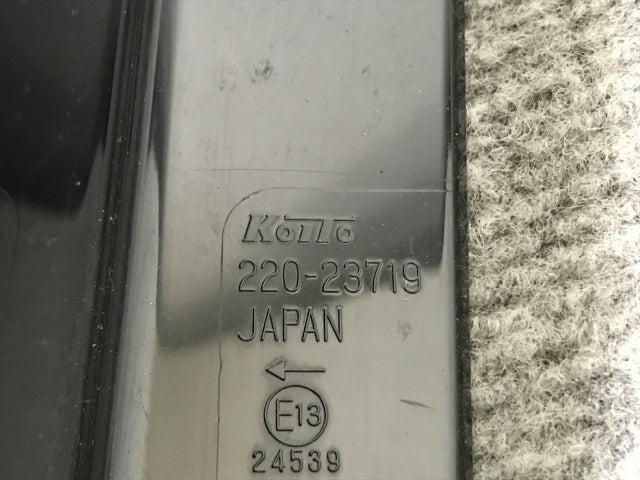 セレナ ハイウェイスター/S/X/G C27/GC27/GFC27/GNC27/GFNC27 純正 前期 左 テールランプ/ライト/レンズ LED KOITO 220-23719 日産(136464)