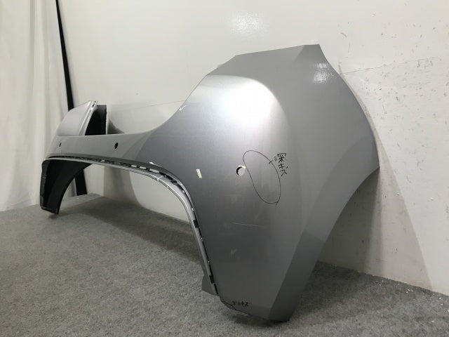 ヤリス/ハイブリッド KSP210/MXPA10/MXPA15/MXPH10/MXPH15 純正 リア バンパー 52159-K0010/20/50 シルバー メタリック トヨタ(136490)