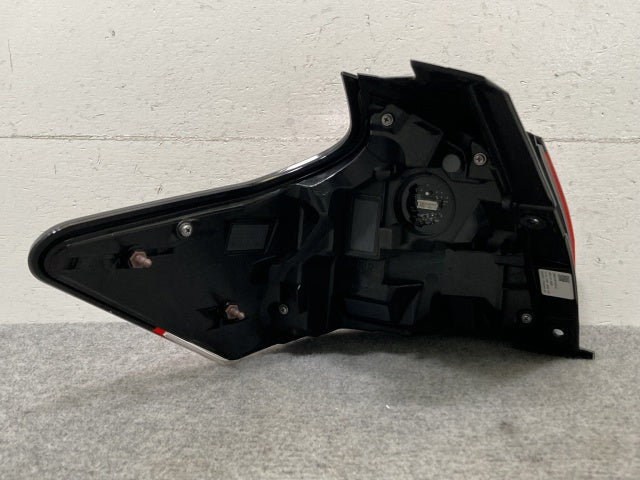 キックス/KICKS P15/RP15/SNP15 純正 右 テールランプ/ライト/レンズ LED ICHIKOH D252/26550 5RY0A-G1 日産(136521)