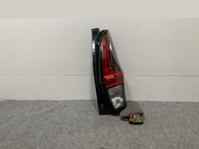 デイズ ハイウェイスター/eKクロス B44W/B45W/B47W/B48W B34W/B35W/B37W/B38W 純正 右 テールランプ LED D231/26550-7ME0A(136522)