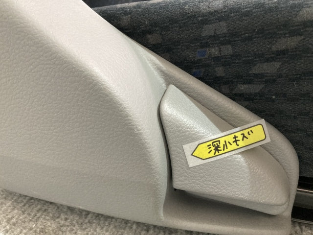 ダイナ/トヨエース/デュトロ/カムロード 平成23年7月~ 標準車 1.5t 純正 運転席シート/ドライバーシート トヨタ(136533)