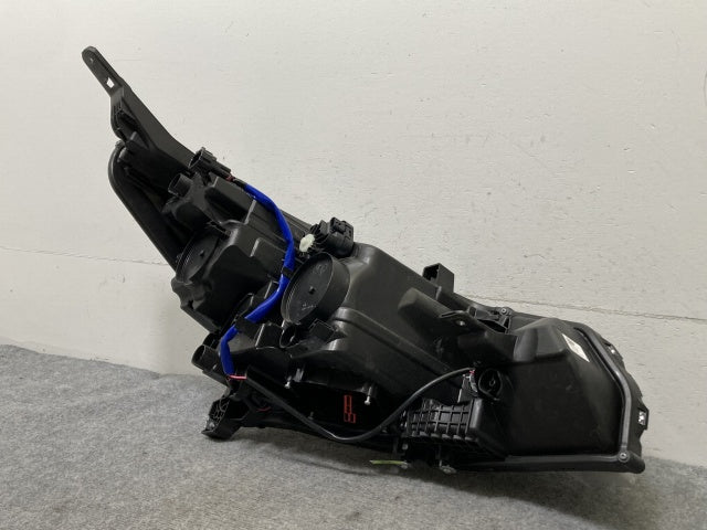 リーフ/LEAF ZE1 純正 前期 左 ヘッドライト/ランプ LED レベライザー 刻印P ICHIKOH 1954/26060 5SK5B 日産(136653)
