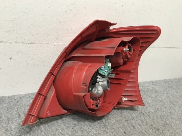 ヴィッツ NCP91/NCP95/KSP90/SCP90 純正 左 テールランプ/ライト/レンズ LED KOITO 52-144 トヨタ(136656)
