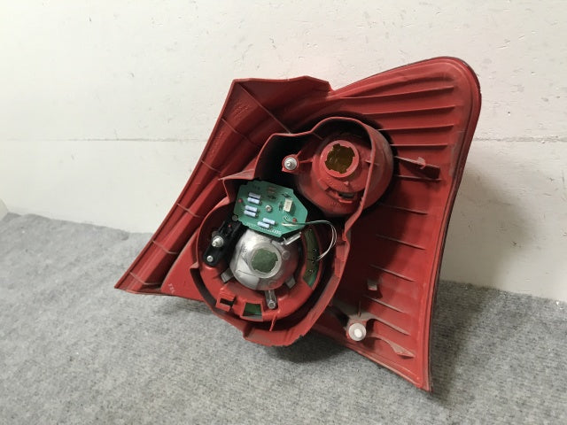 ヴィッツ NCP91/NCP95/KSP90/SCP90 純正 左 テールランプ/ライト/レンズ LED KOITO 52-144 トヨタ(136656)