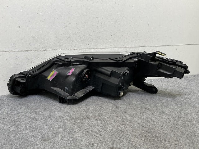カムリ/X/G AXVH75/AXVH70 純正 中期 右 ヘッドライト/ランプ LED レベライザー 刻印H KOITO 33-275 トヨタ(136676)