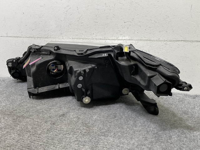 カムリ/X/G AXVH75/AXVH70 純正 中期 右 ヘッドライト/ランプ LED レベライザー 刻印H KOITO 33-275 トヨタ(136676)