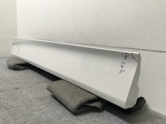 ヴォクシー/ノア 90系/ZWR90W/ZWR95W/MZRA90W/MZRA95W 純正 左 フロント ドア サイドパネル 76904-V1020 ホワイトパール 070(136681)