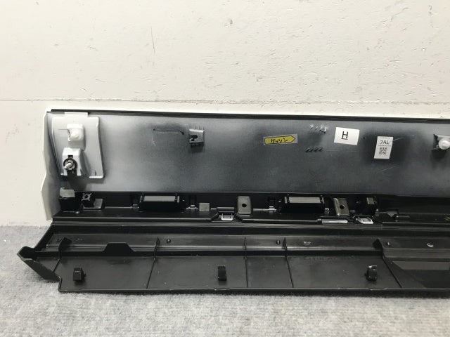 ヴォクシー/ノア 90系/ZWR90W/ZWR95W/MZRA90W/MZRA95W 純正 左 フロント ドア サイドパネル 76904-V1020 ホワイトパール 070(136681)