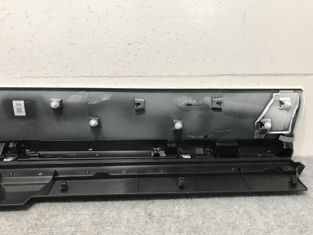 ヴォクシー/ノア 90系/ZWR90W/ZWR95W/MZRA90W/MZRA95W 純正 左 フロント ドア サイドパネル 76904-V1020 ホワイトパール 070(136681)