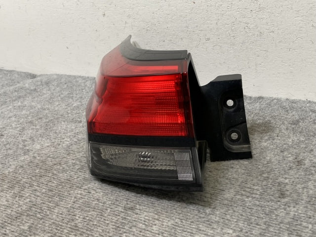 ノート/NOTE E13/SNE13 純正 左 テールランプ/ライト/レンズ ハロゲン ICHIKOH D268 26559-6XK0A 日産(136694)