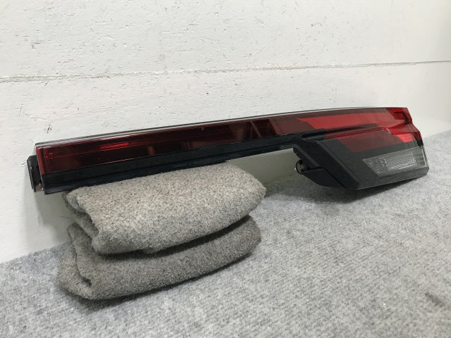 ノート/NOTE E13/SNE13 純正 右 フィニッシャーランプ/テールランプ/ライト ハロゲン 刻印S ICHIKOH D270/26550 6XK5A 26554-6XK5A(136697)