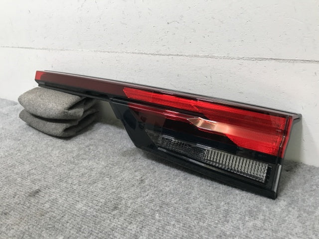 ノート/NOTE E13/SNE13 純正 右 フィニッシャーランプ/テールランプ/ライト ハロゲン 刻印S ICHIKOH D270/26550 6XK5A 26554-6XK5A(136697)