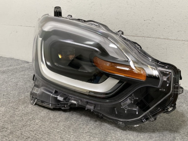シエンタ/ハイブリッド/Z MXPC10G/MXPL10G/MXPL15G 純正 右 ヘッドライト/ランプ レベライザーLED 刻印S1 KOITO 52-340 トヨタ(136701)