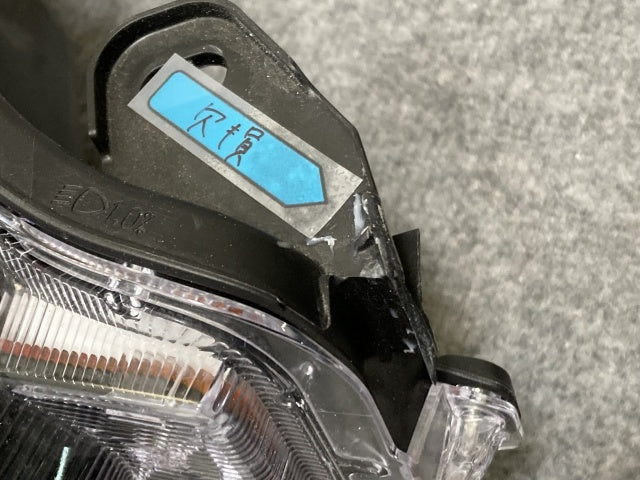 シエンタ/ハイブリッド/Z MXPC10G/MXPL10G/MXPL15G 純正 右 ヘッドライト/ランプ レベライザーLED 刻印S1 KOITO 52-340 トヨタ(136701)