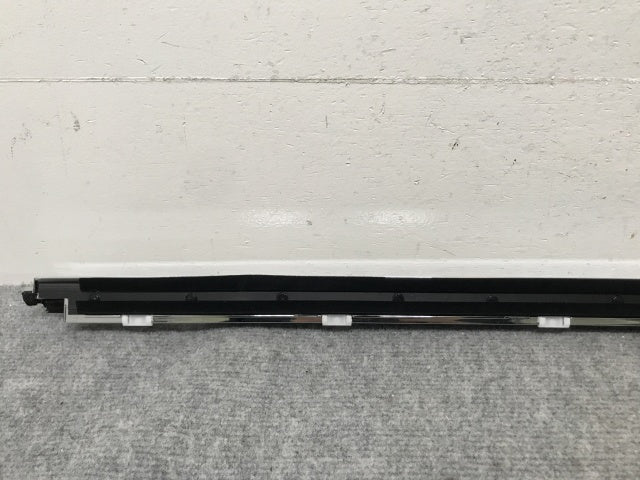 ヴェルファイア/アルファード 40系/AGH40/AGH45/AAHH40W/AAHH45W/TAHA40W/TAHA45W 純正 右 フロント ガラス ウェザー アウター(136808)