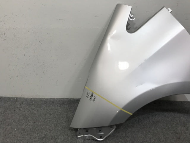 ラクティス NCP120/NCP125/NSP120 純正 左 フロント フェンダー シルバーメタリック 1F7 トヨタ(136835)