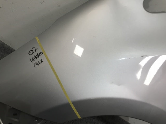 ラクティス NCP120/NCP125/NSP120 純正 左 フロント フェンダー シルバーメタリック 1F7 トヨタ(136835)