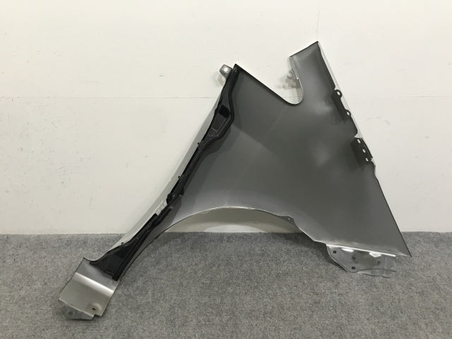 ラクティス NCP120/NCP125/NSP120 純正 左 フロント フェンダー シルバーメタリック 1F7 トヨタ(136835)