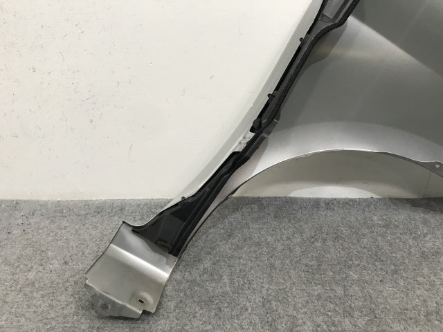 ラクティス NCP120/NCP125/NSP120 純正 左 フロント フェンダー シルバーメタリック 1F7 トヨタ(136835)