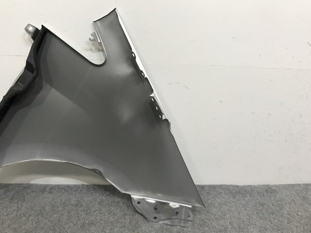 ラクティス NCP120/NCP125/NSP120 純正 左 フロント フェンダー シルバーメタリック 1F7 トヨタ(136835)