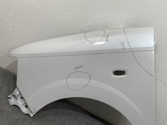 ミラ トコット/TOCOT LA550S/LA560S 純正 左 フロント フェンダー 53812-B2B00 ホワイト パール ダイハツ(136939)