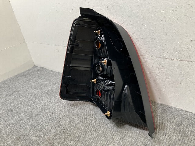 新品!オデッセイ RA6/RA7/RA8/RA9 純正 右 テールランプ/ライト/レンズ ハロゲン STANLEY P0711 33501-S3N-013 ホンダ(137055)