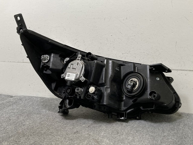 フリード/ハイブリッド GB5/GB6/GB7/GB8 純正 左 ヘッドライト/ランプ ハロゲン レベライザー STANLEY W2172 ホンダ(137130)