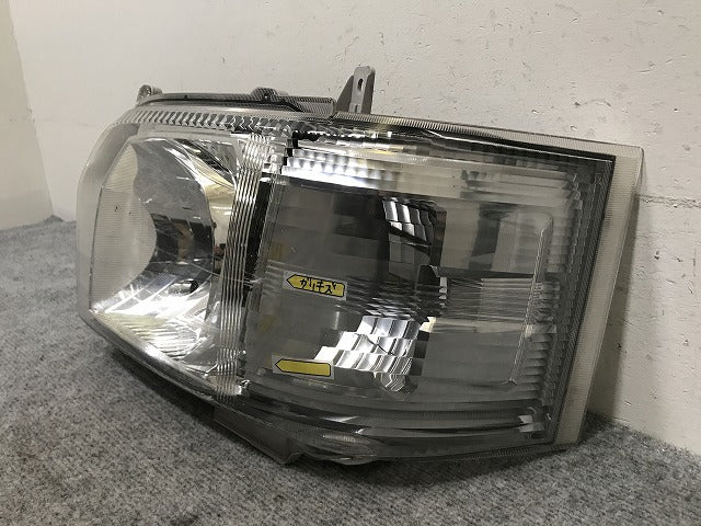 ハイエース/レジアスエース 200系/4型/5型/6型/7型 純正 後期 左 ヘッドライト/ランプ ハロゲン レベライザー 刻印71 KOITO 26-131(137253)