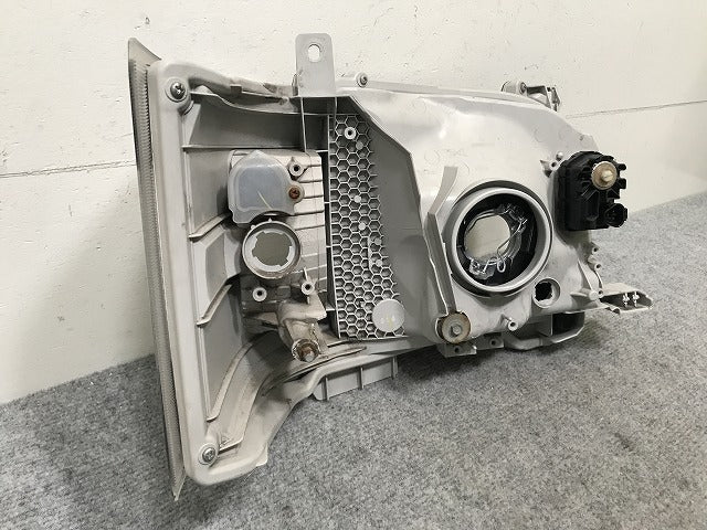ハイエース/レジアスエース 200系/4型/5型/6型/7型 純正 後期 左 ヘッドライト/ランプ ハロゲン レベライザー 刻印71 KOITO 26-131(137253)