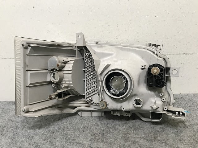 ハイエース/レジアスエース 200系/4型/5型/6型/7型 純正 後期 左 ヘッドライト/ランプ ハロゲン レベライザー 刻印71 KOITO 26-131(137253)