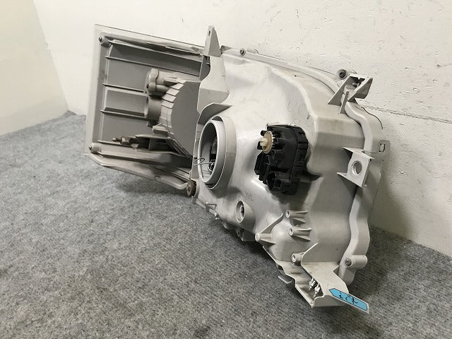 ハイエース/レジアスエース 200系/4型/5型/6型/7型 純正 後期 左 ヘッドライト/ランプ ハロゲン レベライザー 刻印71 KOITO 26-131(137253)