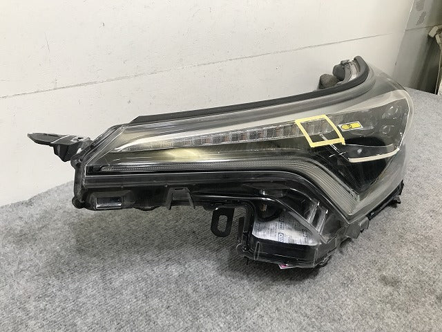 C-HR/CHR ZYX10/NGX10/NGX50 純正 中期 左 ヘッドライト/ランプ LED 刻印7 KOITO 10-111 トヨタ(137321)