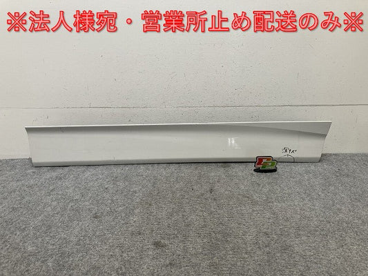 ヴォクシー/ノア 90系/ZWR90W/ZWR95W/MZRA90W/MZRA95W 純正 右 フロントドア サイドパネル 76903-V1020 ホワイトパール 070 トヨタ(137322)