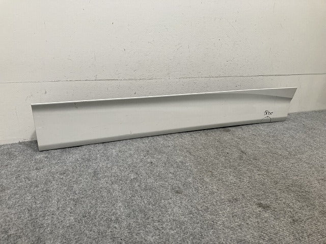 ヴォクシー/ノア 90系/ZWR90W/ZWR95W/MZRA90W/MZRA95W 純正 右 フロントドア サイドパネル 76903-V1020 ホワイトパール 070 トヨタ(137322)