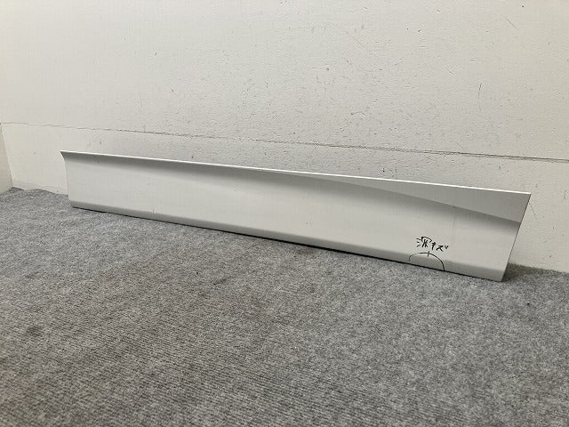 ヴォクシー/ノア 90系/ZWR90W/ZWR95W/MZRA90W/MZRA95W 純正 右 フロントドア サイドパネル 76903-V1020 ホワイトパール 070 トヨタ(137322)