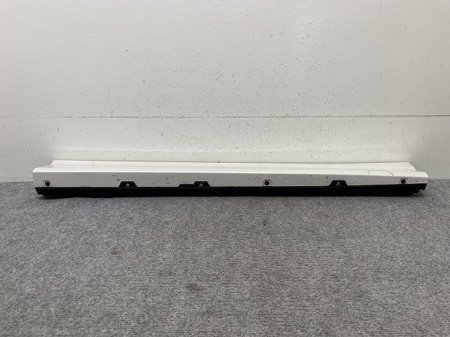 ヴォクシー/ノア 90系/ZWR90W/ZWR95W/MZRA90W/MZRA95W 純正 右 フロントドア サイドパネル 76903-V1020 ホワイトパール 070 トヨタ(137322)