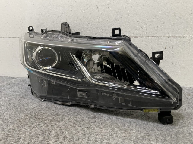 セレナ/ハイウェイスター/S/X/G/XV C27/GC/GFC/GNC/GFNC/HFC/HC 純正 前期 右 ヘッドライト LED レベライザー Z KOITO 100-23721(137346)