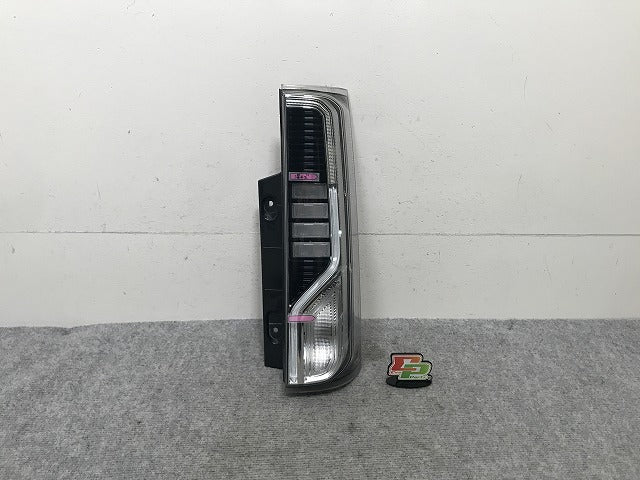 スペーシア カスタム/フレアワゴンカスタムスタイル MK53S/MM53S 純正 右 テールランプ/ライト/レンズ LED KOITO 220-5938M スズキ(137393)