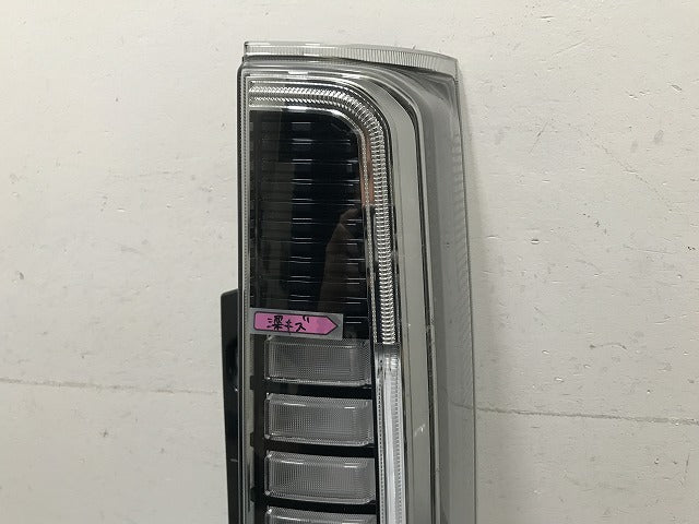 スペーシア カスタム/フレアワゴンカスタムスタイル MK53S/MM53S 純正 右 テールランプ/ライト/レンズ LED KOITO 220-5938M スズキ(137393)