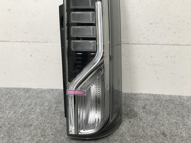 スペーシア カスタム/フレアワゴンカスタムスタイル MK53S/MM53S 純正 右 テールランプ/ライト/レンズ LED KOITO 220-5938M スズキ(137393)