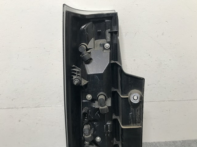 スペーシア カスタム/フレアワゴンカスタムスタイル MK53S/MM53S 純正 右 テールランプ/ライト/レンズ LED KOITO 220-5938M スズキ(137393)