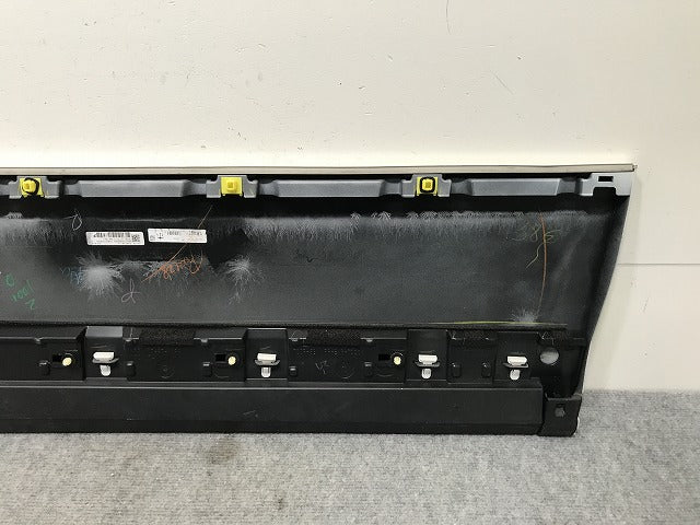 ヴォクシー/ノア/Si/ZS 80系/ZRR80W/ZRR85W/ZWR80W 純正 右 フロント ドア サイドパネル 76903-28160/76913-28130 ホワイト 070(137428)