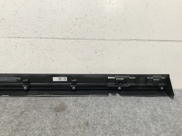 新車取り外し!LM/500h TAWH15W 純正 右 フロント ドア サイドパネル 76903-V2030/76913-V2030 ソニックチタニウム 1J7 レクサス(137594)