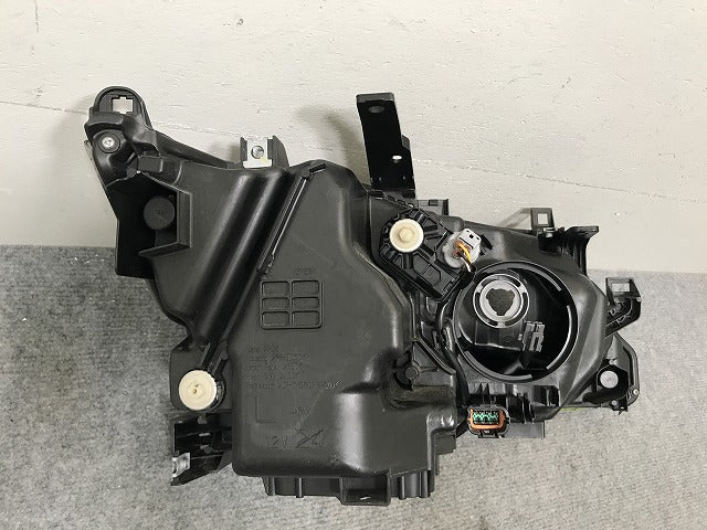 セレナ ハイウェイスター/S/X/G/XV/C27/GFC27/GFNC27/GC27/GNC27/HC27/HFC27 純正 前期 左 ヘッドライト LED レベ Z 100-23721(137806)