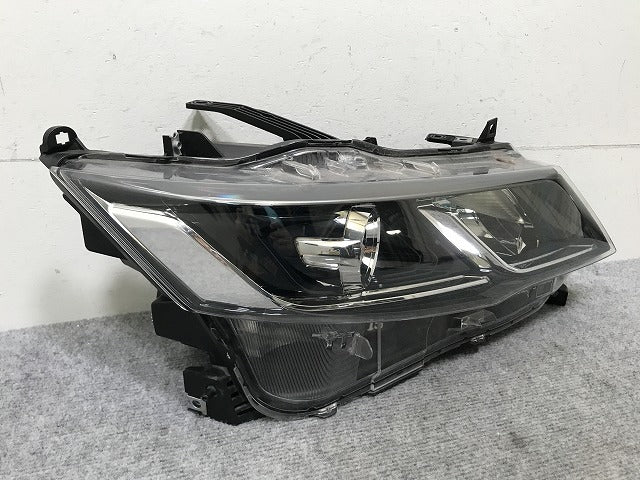 セレナ ハイウェイスター/S/X/G/XV/C27/GFC27/GFNC27/GC27/GNC27/HC27/HFC27 純正 前期 右 ヘッドライト LED レベ Z 100-23721(137807)