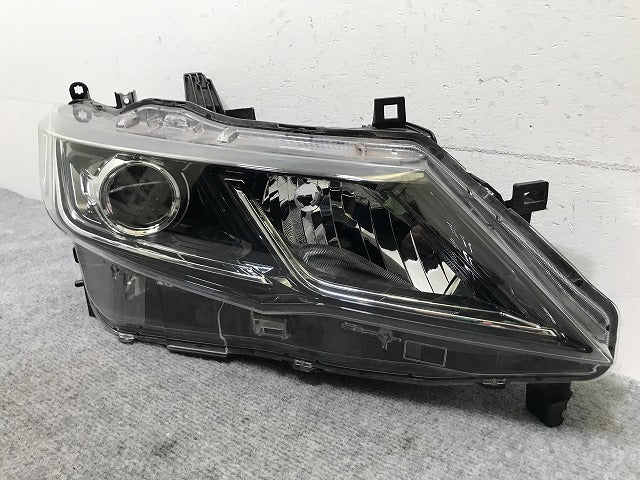 セレナ ハイウェイスター/S/X/G/XV/C27/GFC27/GFNC27/GC27/GNC27/HC27/HFC27 純正 前期 右 ヘッドライト LED レベ Z 100-23721(137807)